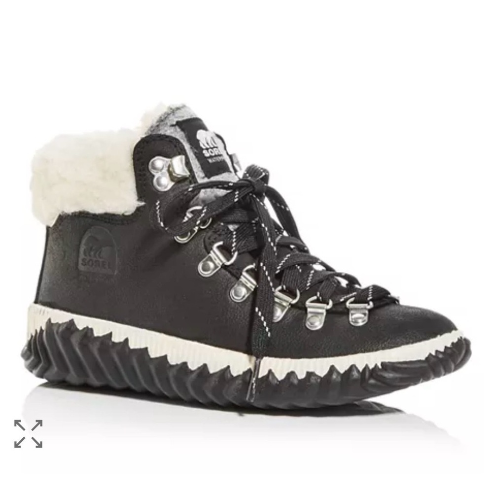 Sorel Black Out and About Boots Size 8